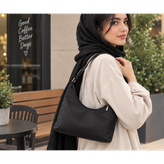 کیف زنانه دوشی مدل هلالی تک زیپ